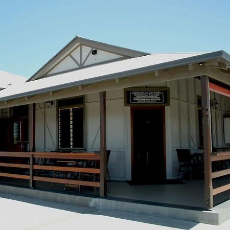 Merinda Village Hotel Bowen Esterno foto
