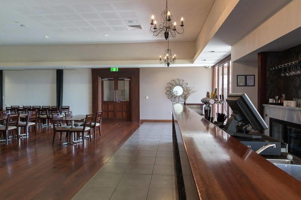 Merinda Village Hotel Bowen Esterno foto
