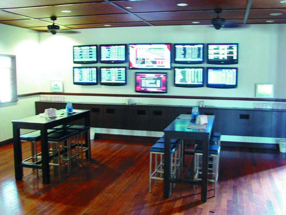 Merinda Village Hotel Bowen Esterno foto